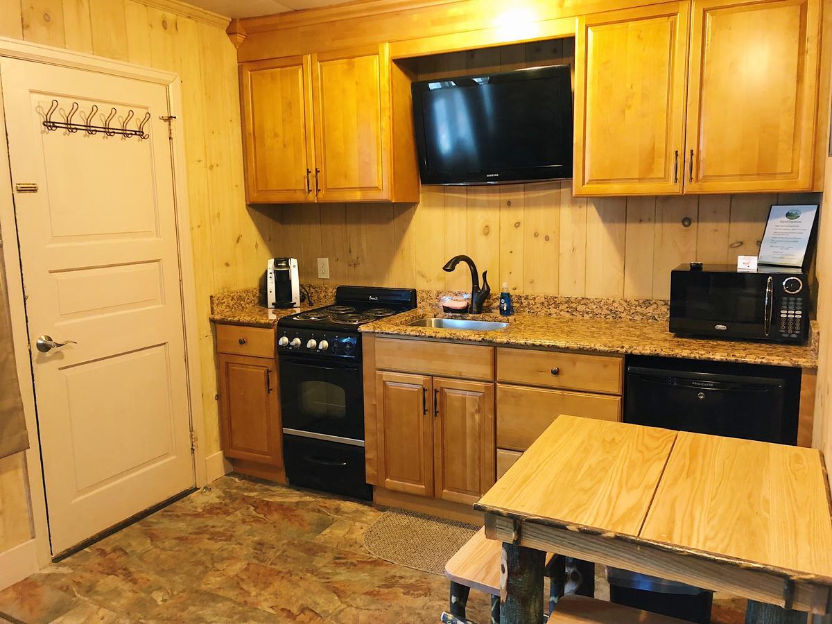 Shore Meadows Lodge Llc Lake George Exteriör bild
